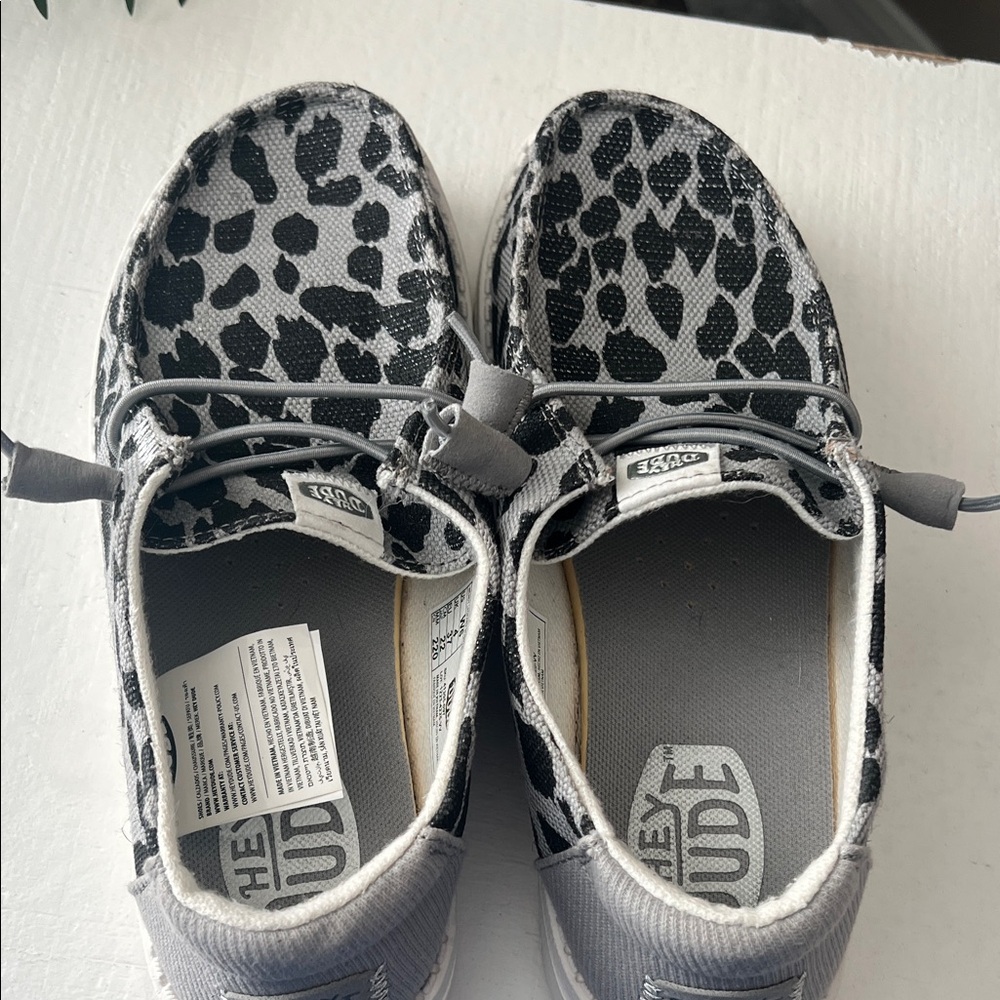 Hey Dude Women’s Wendy Leopard Sparkle Shoes - Picture 6 of 9